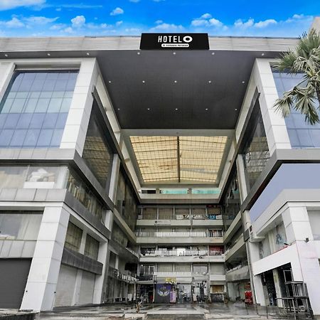 Super Hotel O Vip Road Formerly Hotel Lotus Surat Buitenkant foto