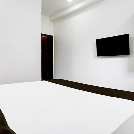 Super Hotel O Vip Road Formerly Hotel Lotus Surat Buitenkant foto