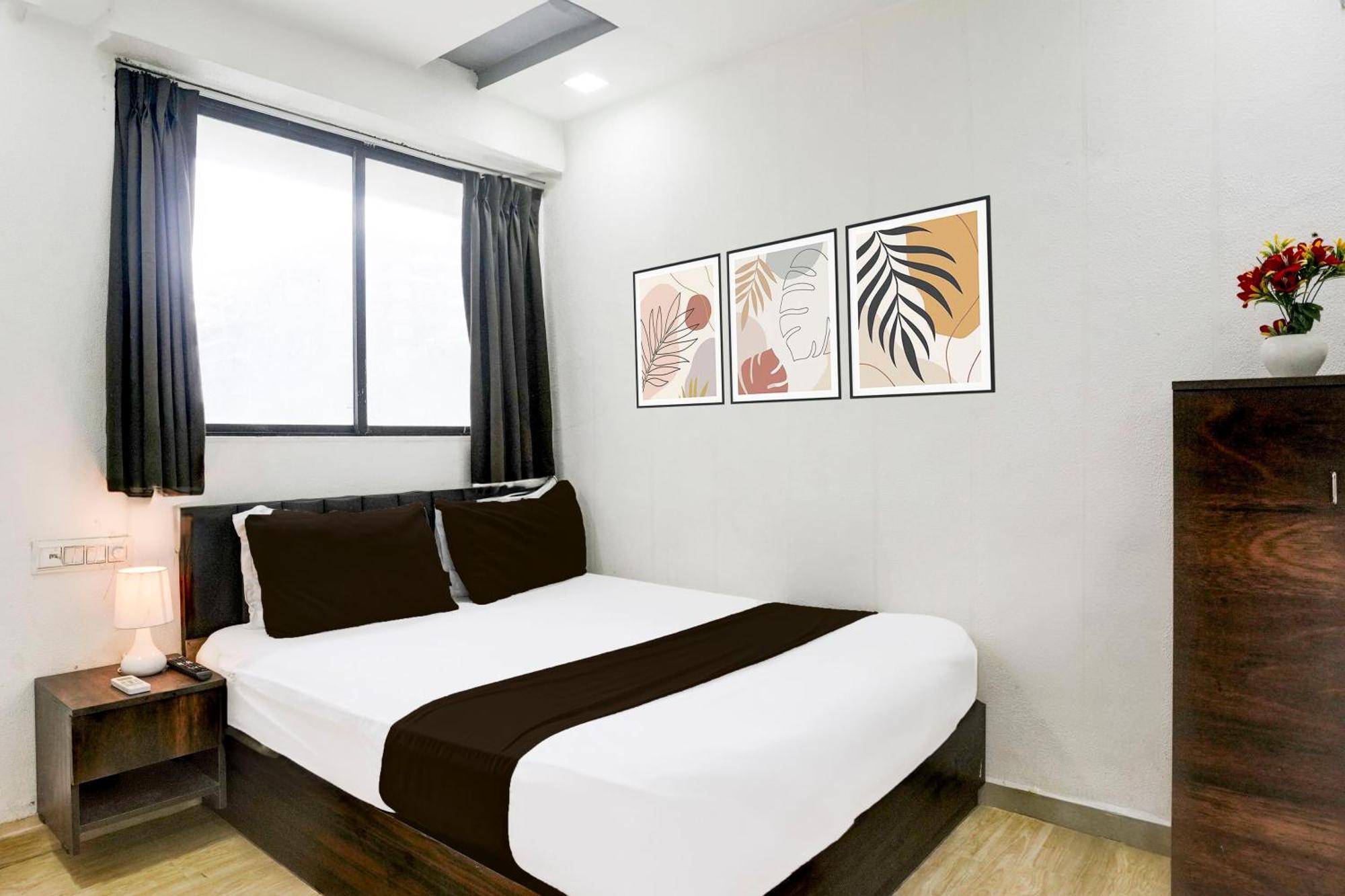 Super Hotel O Vip Road Formerly Hotel Lotus Surat Buitenkant foto