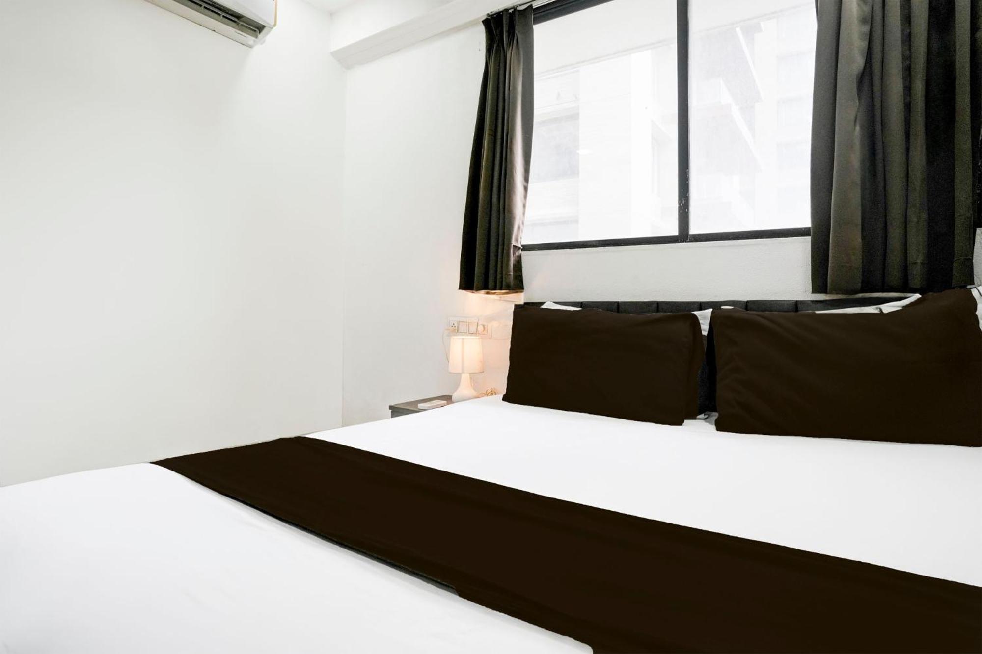 Super Hotel O Vip Road Formerly Hotel Lotus Surat Buitenkant foto