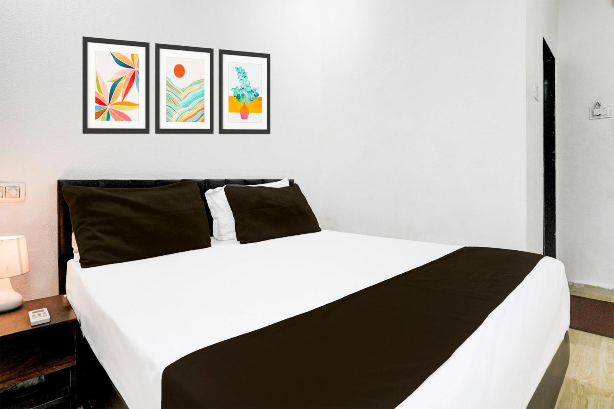 Super Hotel O Vip Road Formerly Hotel Lotus Surat Buitenkant foto